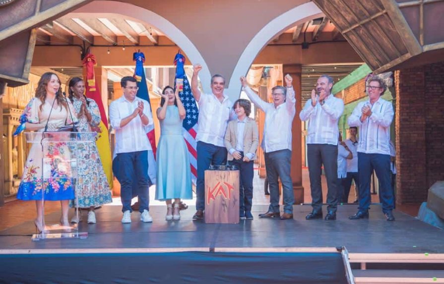 Abinader encabeza anuncio de apertura del parque temático Katmandú Park en Punta Cana