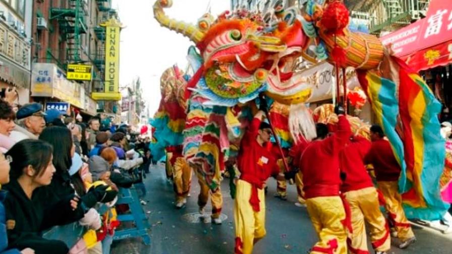 Nueva York cierra festejos del Año Nuevo Lunar con un multitudinario desfile