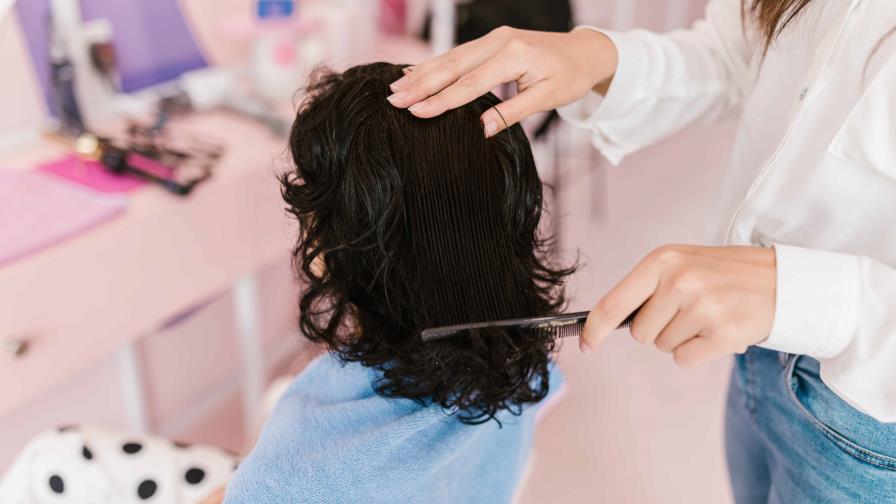 Cómo reducir el frizz del cabello