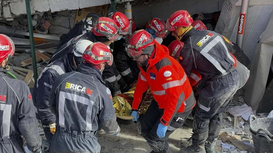 Los bomberos de Madrid rescatan a una mujer de 50 años en Turquía