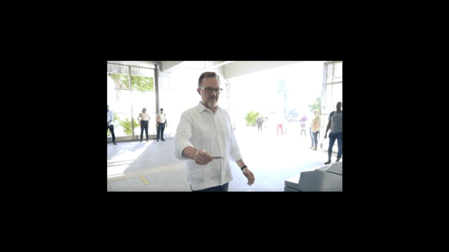 Encargado de Negocios de EEUU en el país Robert Thomas cumple sueño de montarse en el Teleférico Encargado de Negocios de EEUU en el país Robert Thomas cumple sueño de montarse en el Teleférico