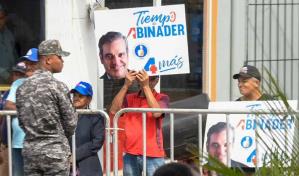 Movimientos reeleccionistas hacen presencia fija en las inauguraciones del presidente Abinader