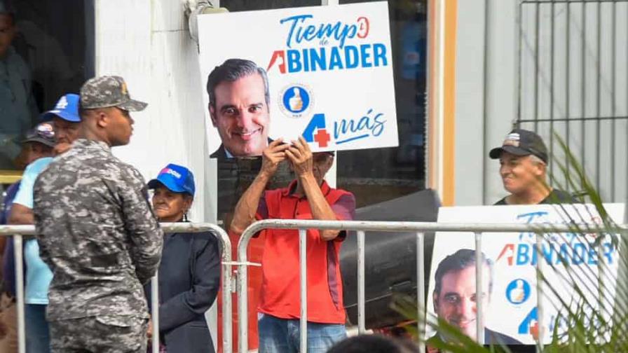 Movimientos reeleccionistas hacen presencia fija en las inauguraciones del presidente Abinader