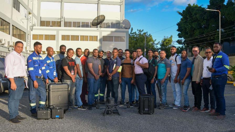 Edeeste capacita estudiantes de UTESA sobre utilidad del dron termográfico