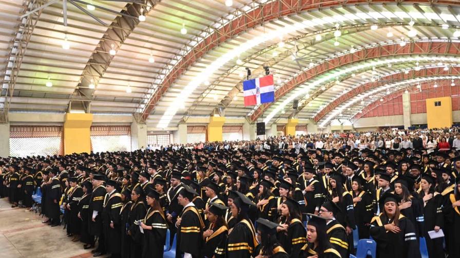Pucmm realiza su graduación número 107 en Santiago