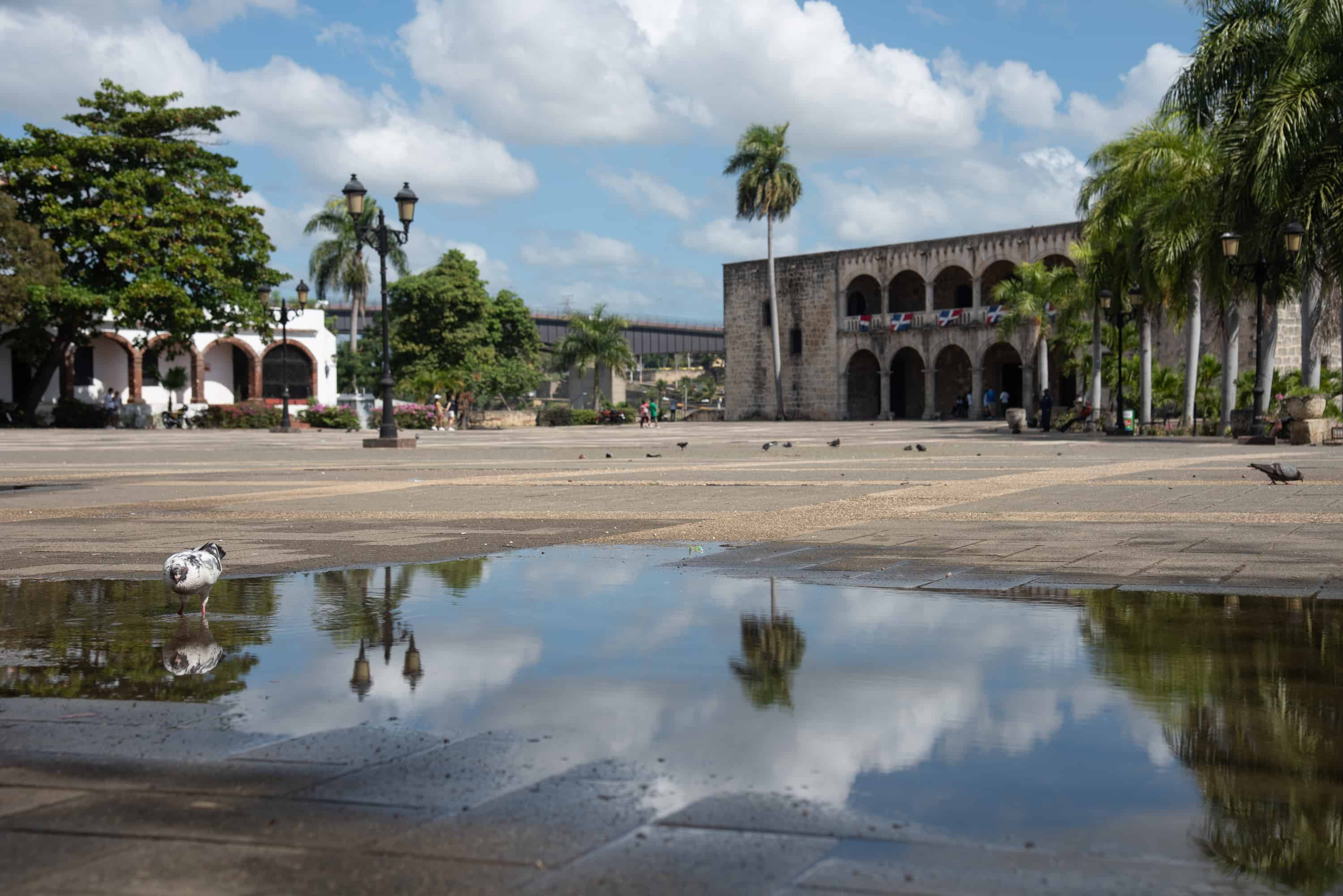 Charcos de agua en la Plaza de España.