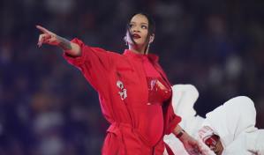 Rihanna se presenta en el Super Bowl embarazada