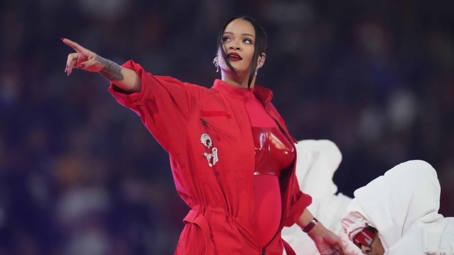 Rihanna se presenta en el Super Bowl embarazada