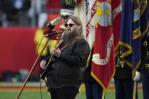 Stapleton interpreta el himno nacional en el Super Bowl Stapleton interpreta el himno nacional en el Super Bowl