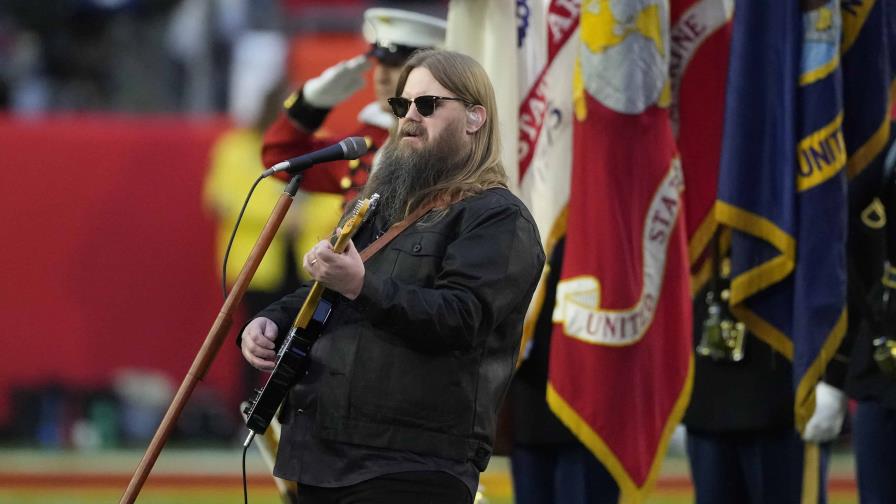 Stapleton interpreta el himno nacional en el Super Bowl