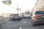 ¡Esto también ocurre en RD! Ciudadanos abren paso a ambulancia en la avenida 27 de Febrero