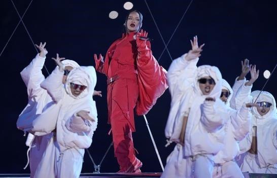 Rihanna es acusada de hacer playback durante su participación en el Super Bowl