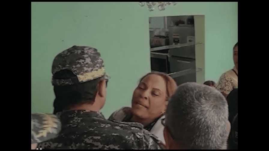 Director de la Policía visita familia de niño ultimado por agente  y promete justicia