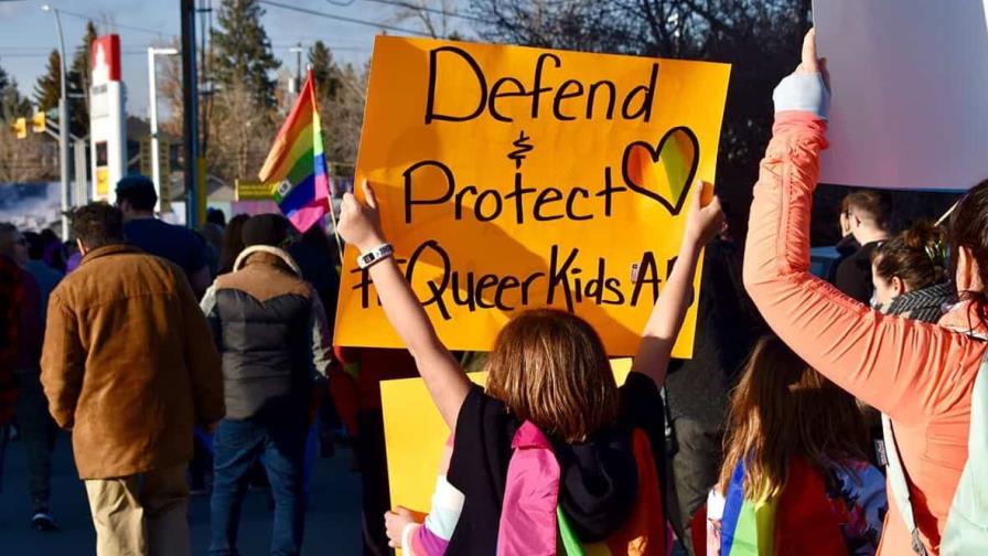 Uno de cada cinco adolescentes LGBQ+ intentó suicidarse en EEUU en 2021