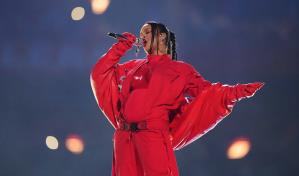Rihanna brilla en un espectáculo del Super Bowl singular