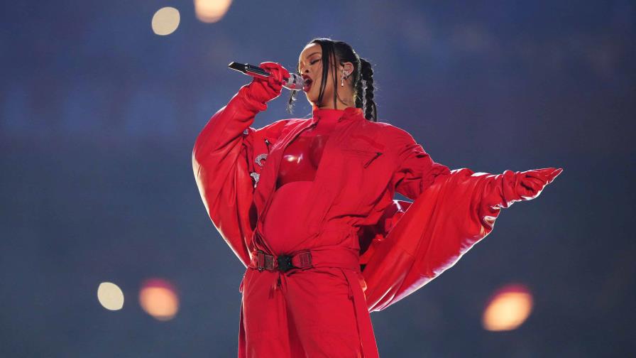 Rihanna brilla en un espectáculo del Super Bowl singular