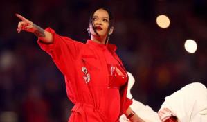 El look con sello español que llevó Rihanna en su presentación del Super Bowl