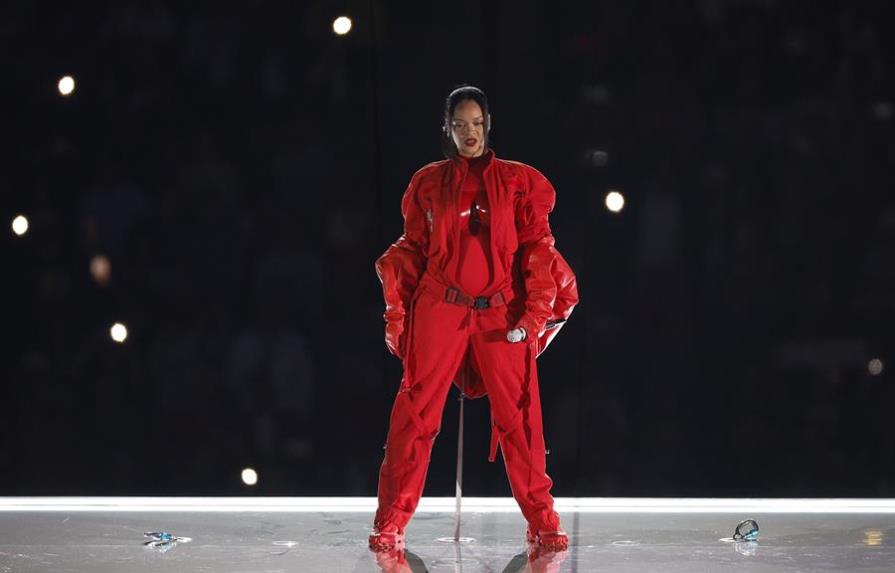 Rihanna deslumbra en espectáculo de medio tiempo del Super Bowl LVII