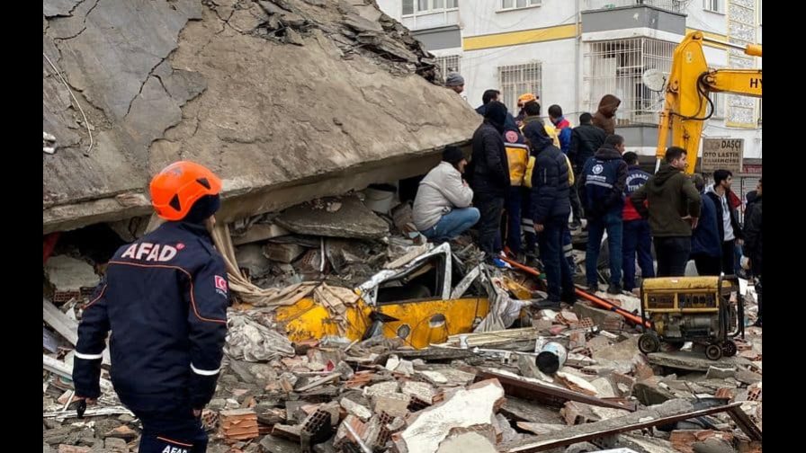 Colombia envía equipos médicos para ayudar víctimas del terremoto en Turquía
