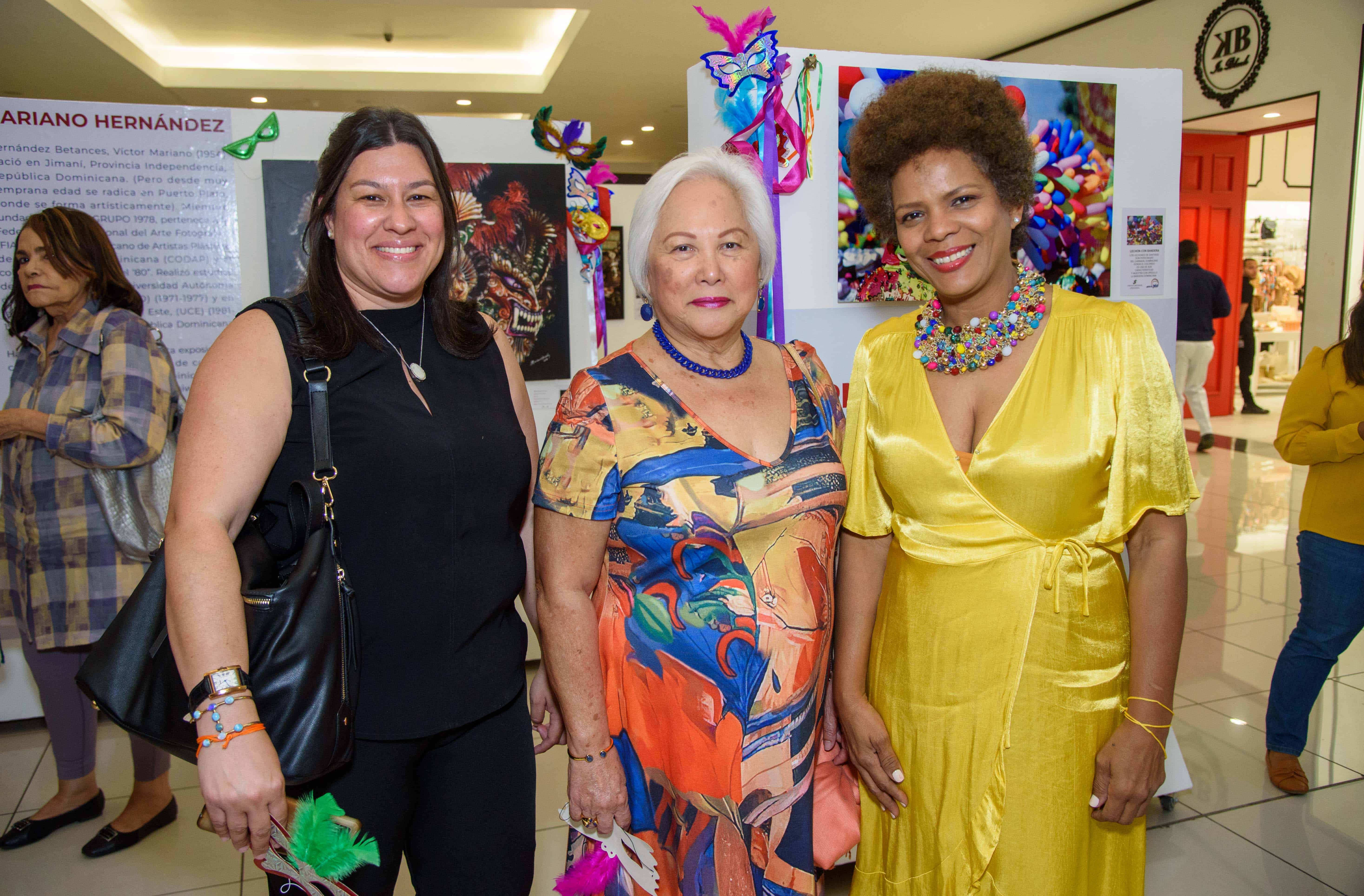 Ana Sofía Suárez, Muyien Altagracia Sang de Suárez y Maribel Contreras.