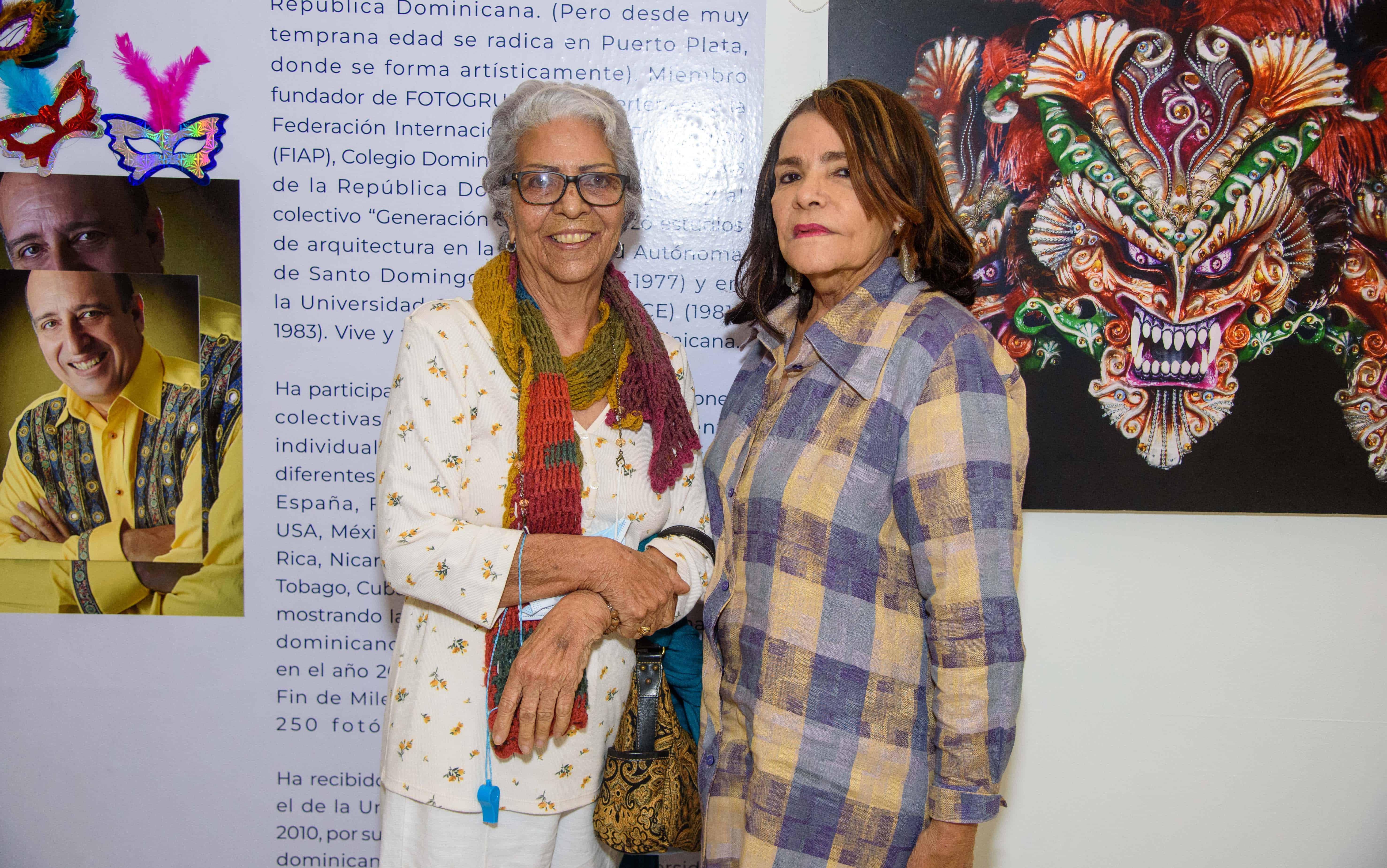 Anelsa Ruiz y Ángela Mndez de Garrido.