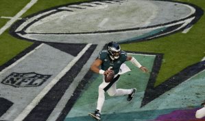 Eagles dominan 24-14 ante Chiefs al descanso del Super Bowl