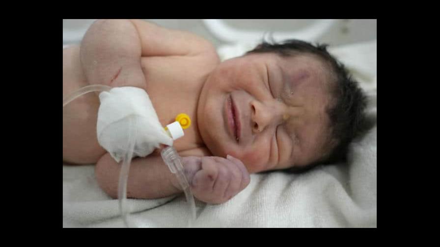 ONG denuncia intento secuestro a la bebé nacida bajo los escombros en Siria