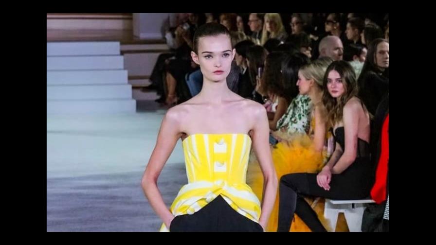 Carolina Herrera moderniza el estilo de la emperatriz Sisi para el otoño