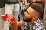 ¿Experimento social? El comediante que se hizo viral por pedirle matrimonio a su amiga en el metro