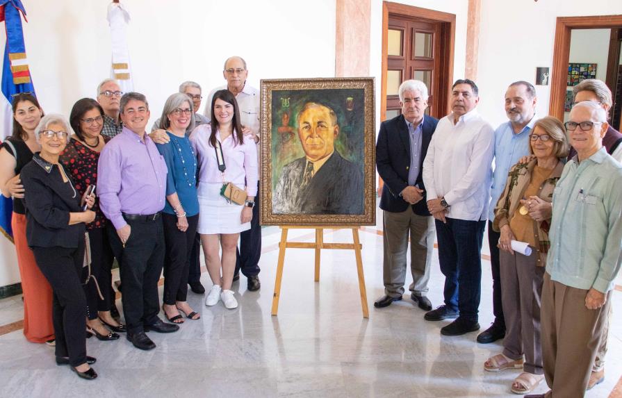 DGBA recibe donación de valioso retrato al óleo del músico Luis Emilio Mena