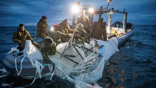 China pide a EEUU que investigue globos que supuestamente volaron sobre su espacio