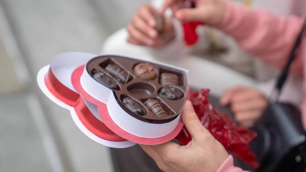 Por qué es tradición regalar chocolate por San Valentín?