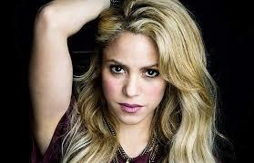 Shakira trapea alfombra con fuerte canción en San Valentín: Podría matar a mi ex, aunque todavía lo amo