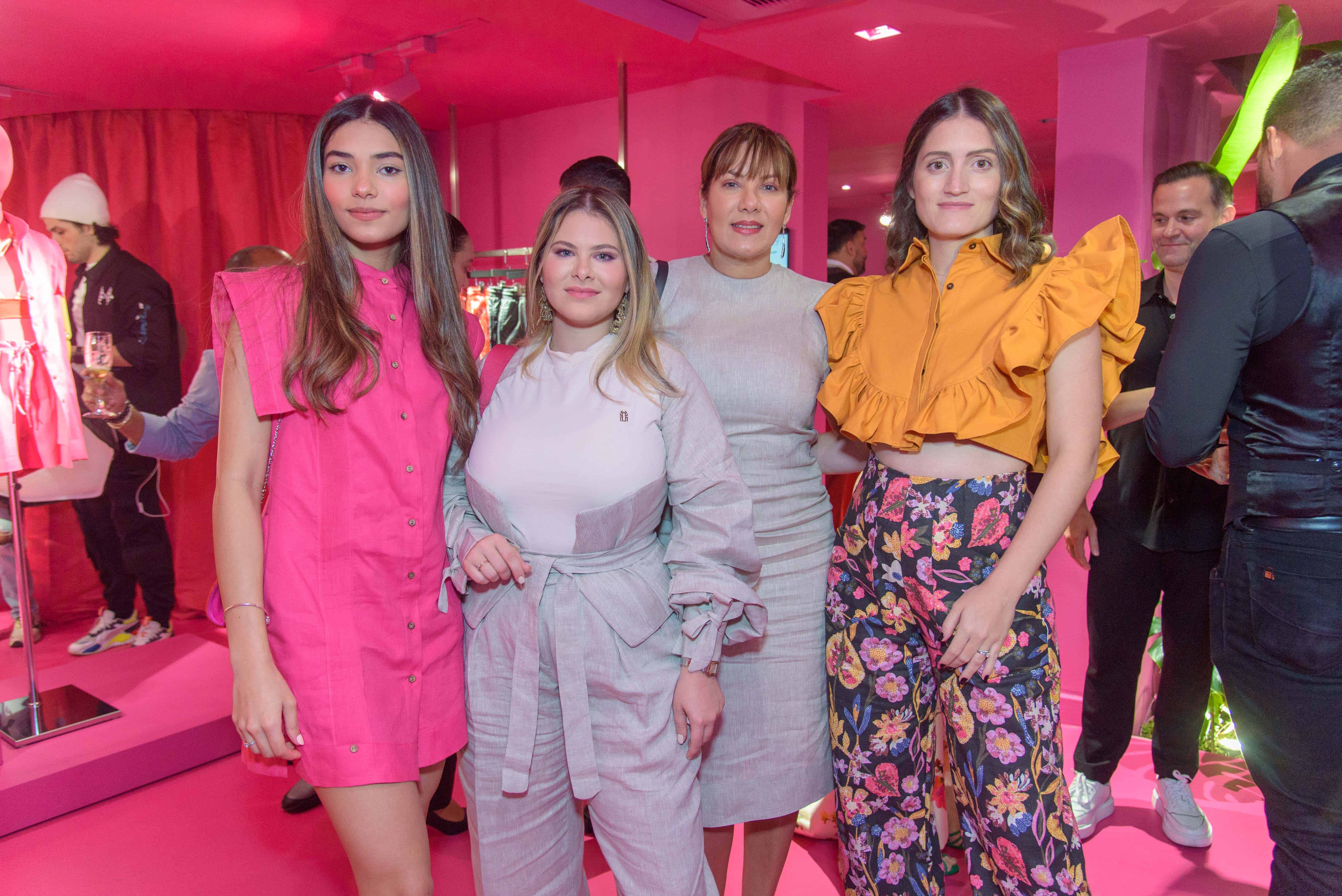 Paula Cabrero, Loren Cabrero, Glenny Hernández y Carolina Sanz. 