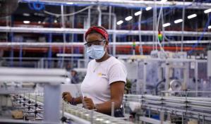 Las mujeres ocuparon el 89 % de puestos de trabajo en la manufactura local creados en seis años