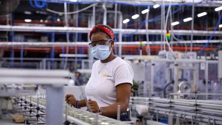 Las mujeres ocuparon el 89 % de puestos de trabajo en la manufactura local creados en seis años