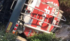 Cierran tramo de la autopista Duarte por accidente de cami&oacute;n tanquero