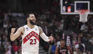 Poeltl consigue 30 puntos; Raptors derrotan a Magic