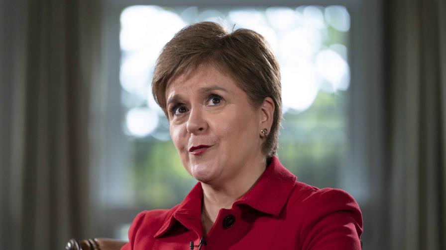 Renuncia primera ministra de Escocia tras ocho años en el cargo