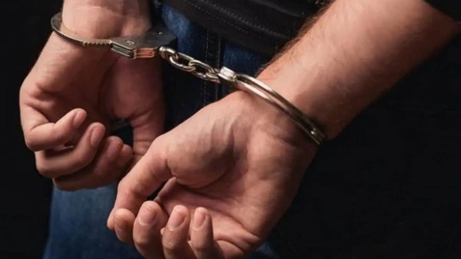 Multitud atrapa y entrega a la Policía joven acusado de matar a su madre en San Pedro de Macorís