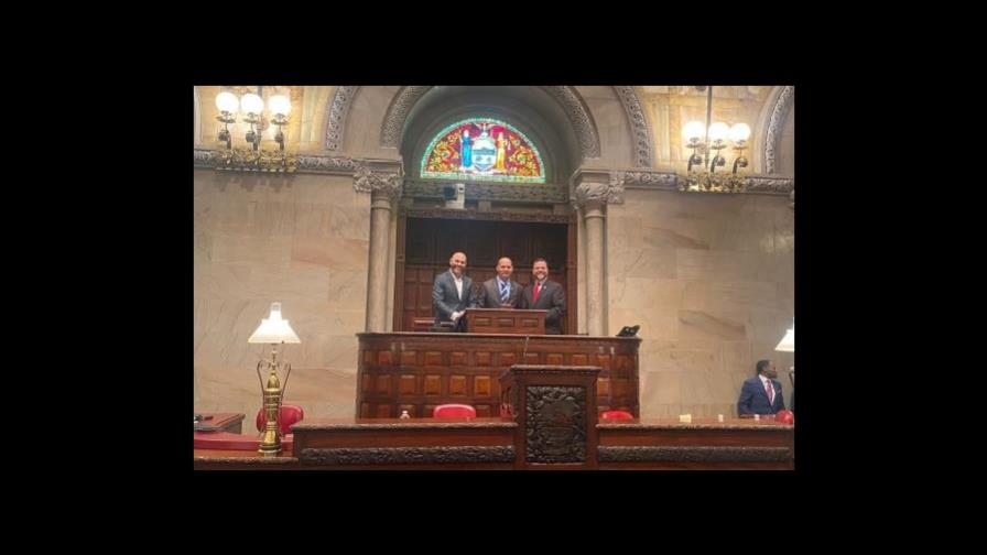 El Senado de Nueva York reconoce al dominicano que defendió el Capitolio de EEUU