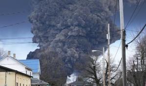 ¿Debe preocuparse la gente tras el descarrilamiento de tren con productos tóxicos en Ohio?