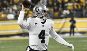 Raiders cortan al quarterback Carr, quien se convierte en agente libre