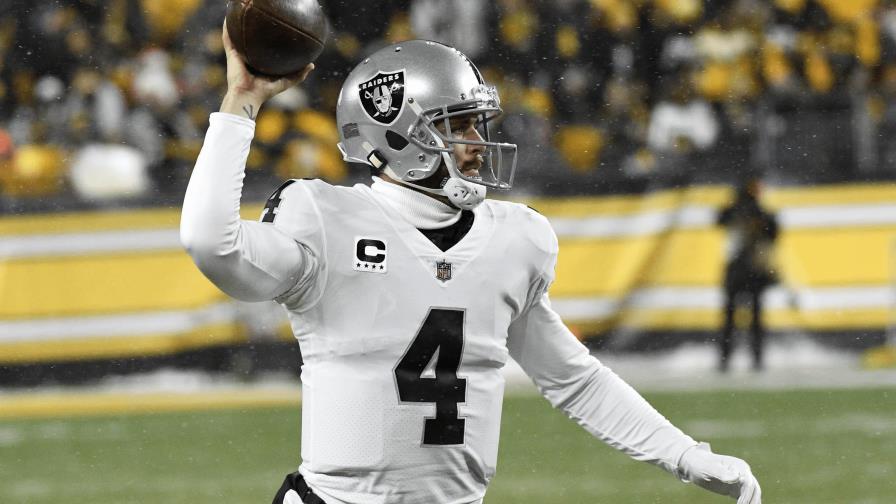 Raiders cortan al quarterback Carr, quien se convierte en agente libre Raiders cortan al quarterback Carr, quien se convierte en agente libre