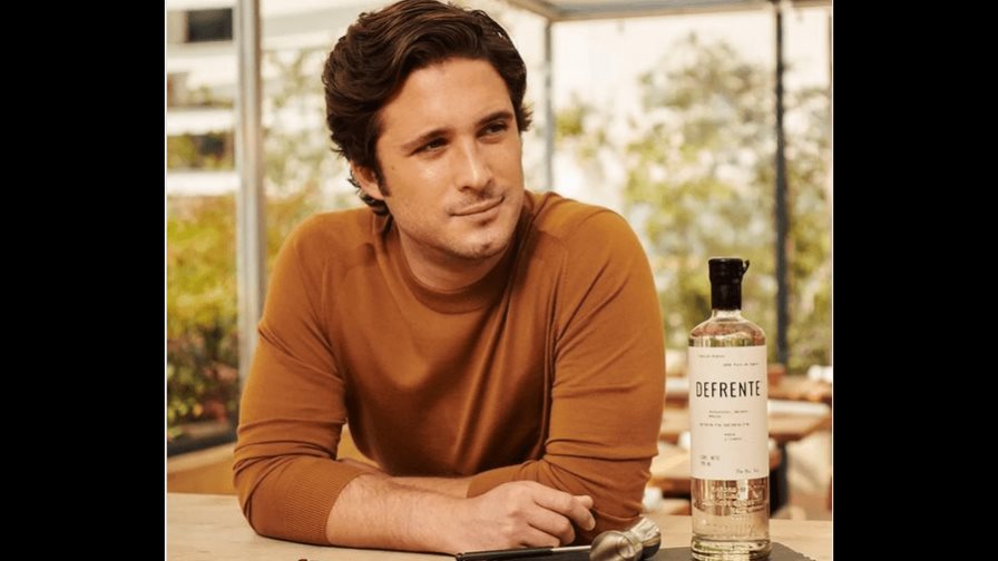 Defrente, el nuevo tequila del actor Diego Boneta Defrente, el nuevo tequila del actor Diego Boneta