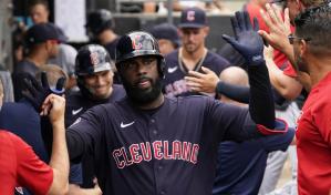 Franmil Reyes firma contrato de liga menor con los Reales