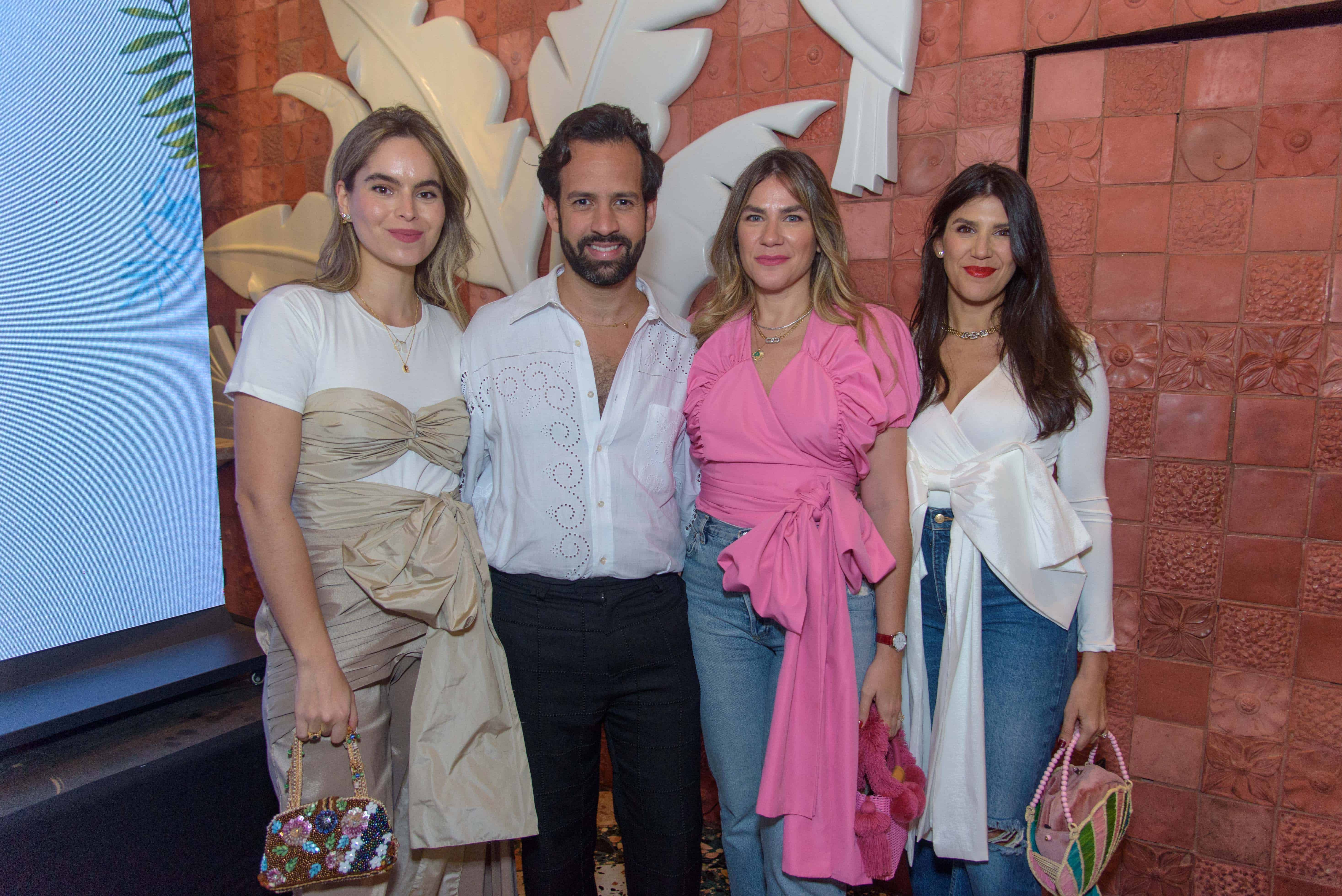 Mónika Leschörn, Jorge Brown, Michèle Jiménez y Crystal Jiménez.