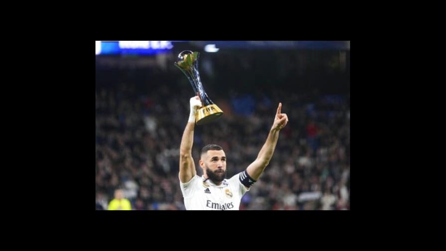 El Madrid golea a Elche y sigue a la caza del Barcelona