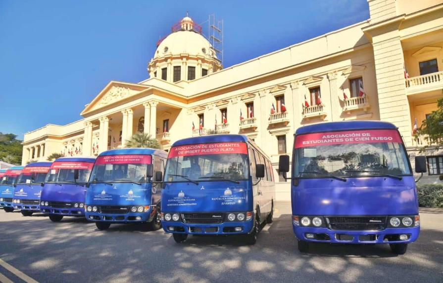 Cuánto costaron los nuevos autobuses del transporte universitario