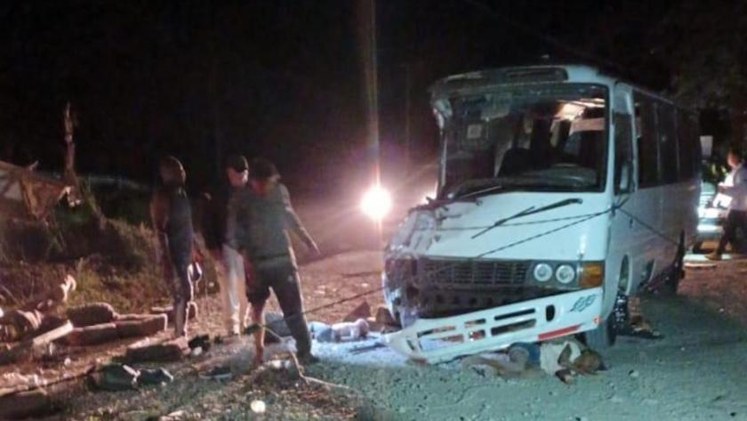 Al menos 33 muertos al caer autobús con migrantes por precipicio en Panamá